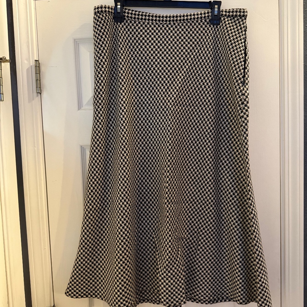 Calf Length Beautiful Black and White Skirt